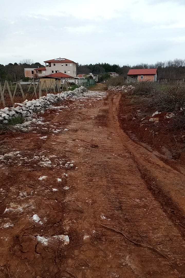 Nasipanje poljskog puta od groblja Brzomelj do Ostojića lokve